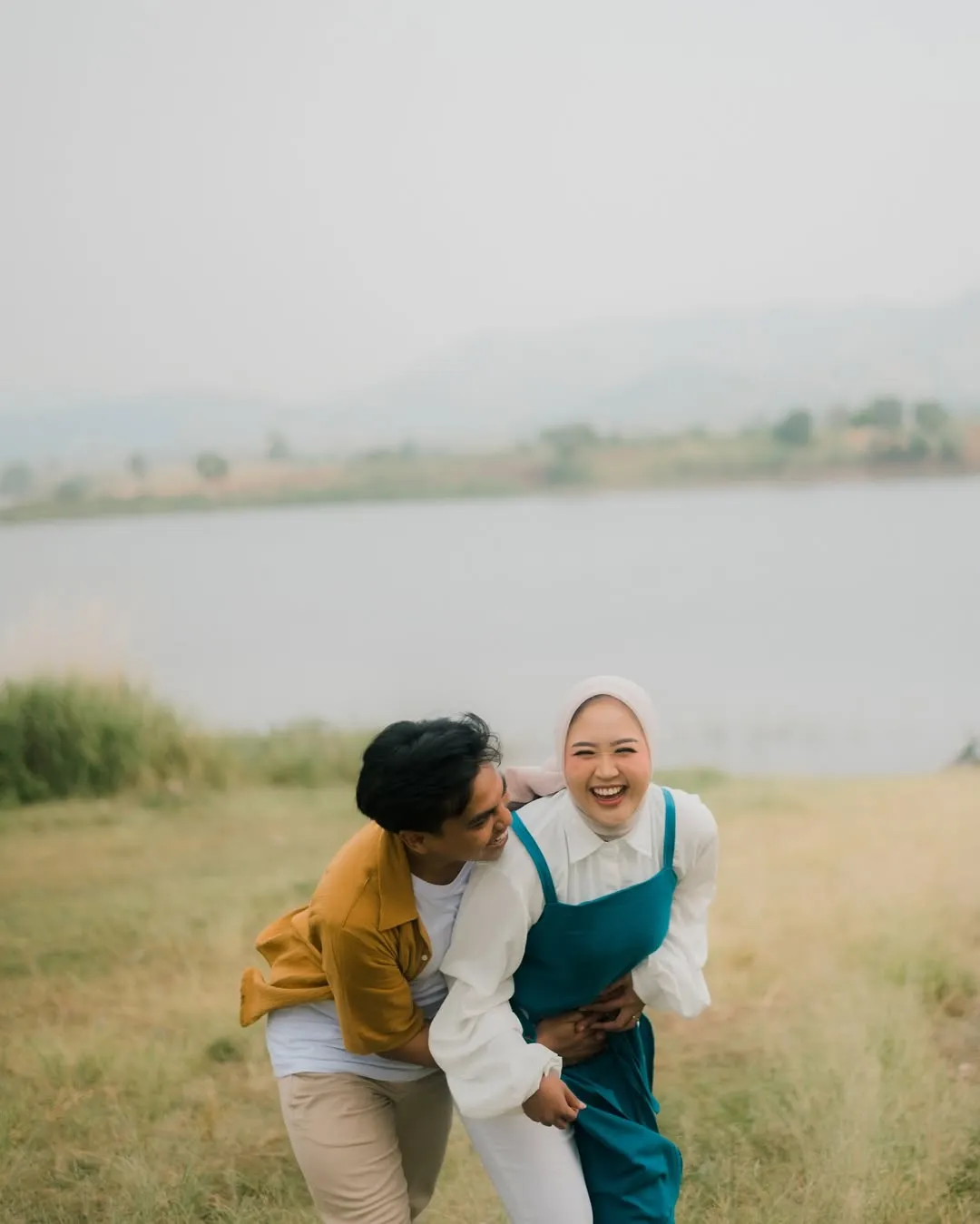 Contoh katalog pose prewedding untuk inspirasi pasangan